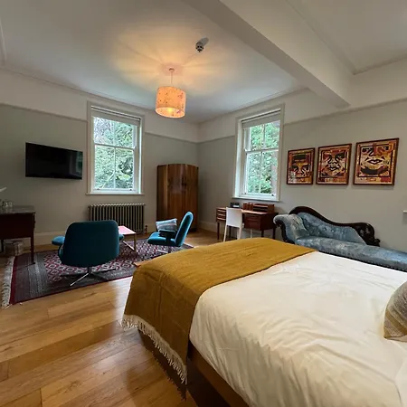 Stow House 4*