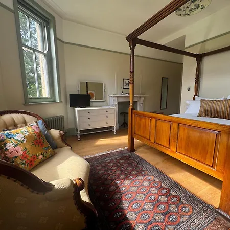 Stow House 4*