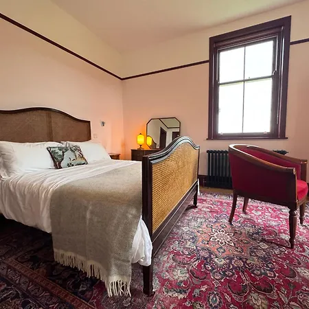 Stow House 4*
